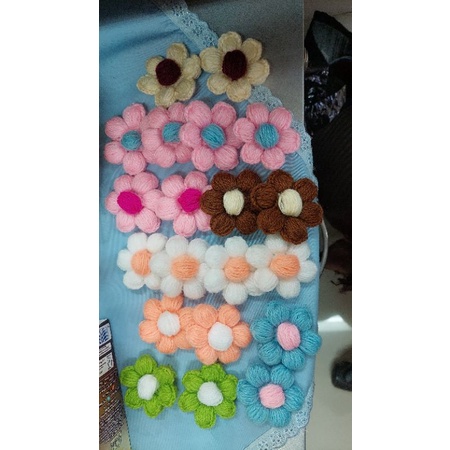 Aplikasi rajut bunga puff