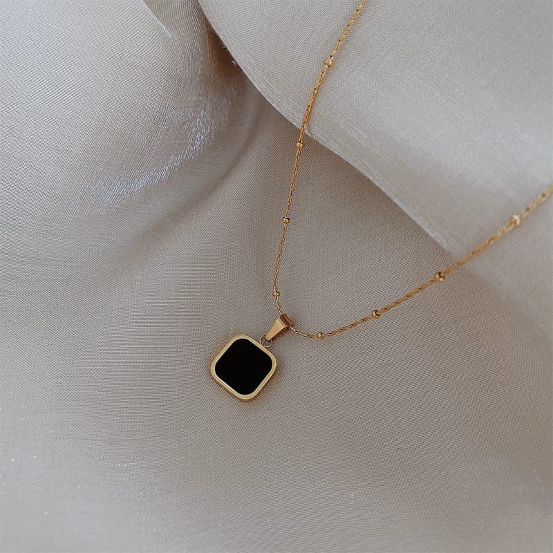 kalung titanium fashion persegi hitam