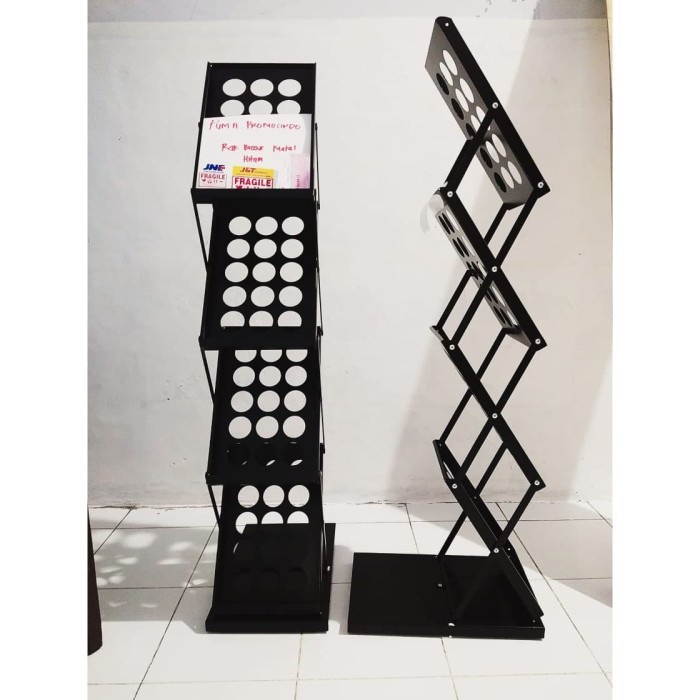 

Rak Rak Brosur Besi Hitam 4 Susun