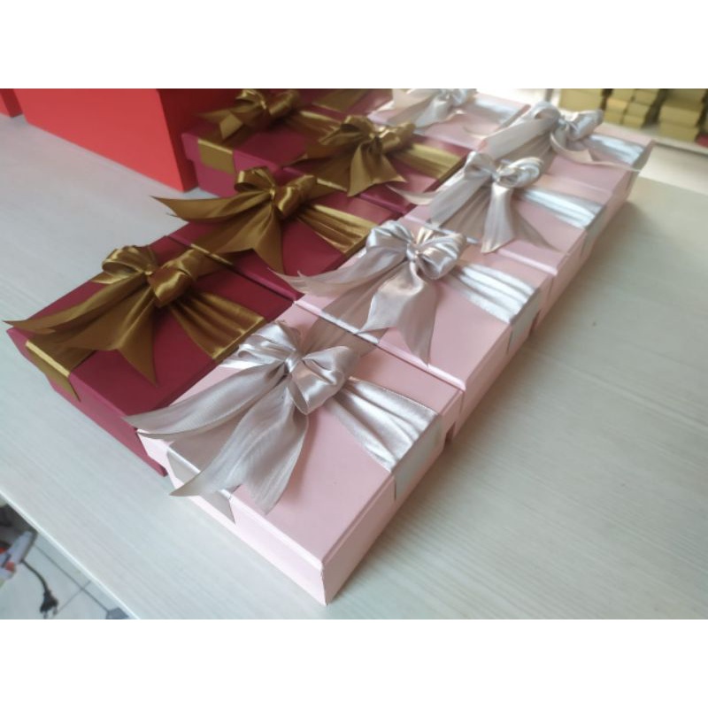 

Kotak jam tangan ukuran 8x8x5/10x10x3