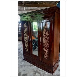 LEMARI KAYU 3 PINTU TERMURAH ALMARI PAKAIAN KAYU MAHONI w62cj2vhid
