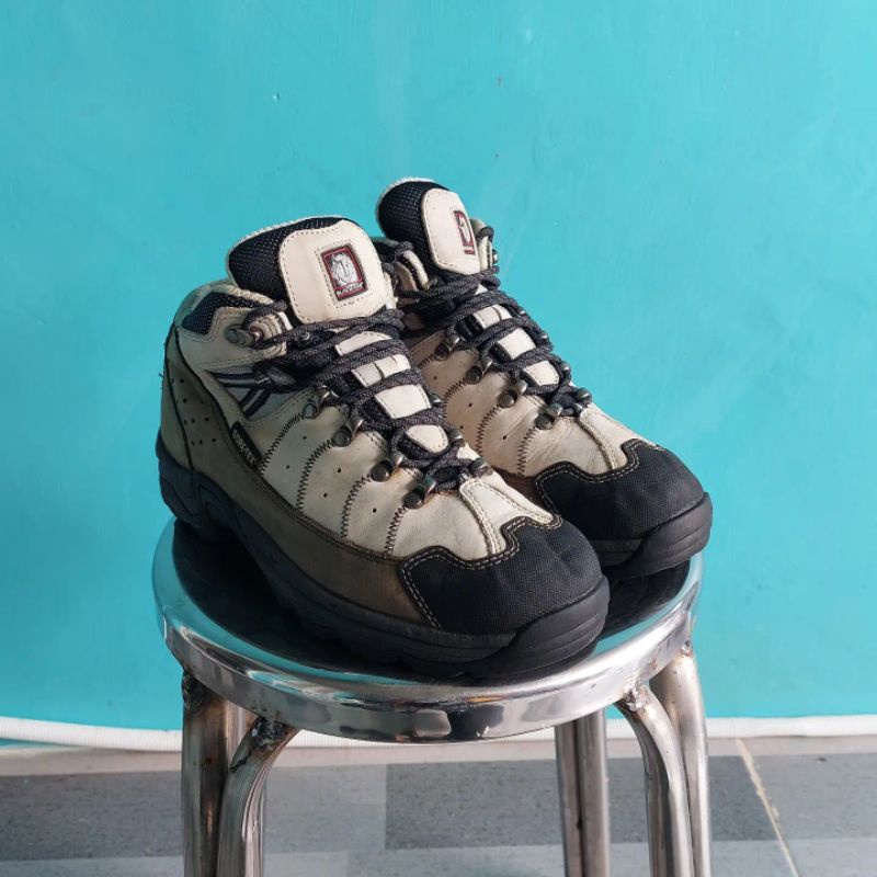 Sepatu Second Outdoor BLACKYAK 42 EUR