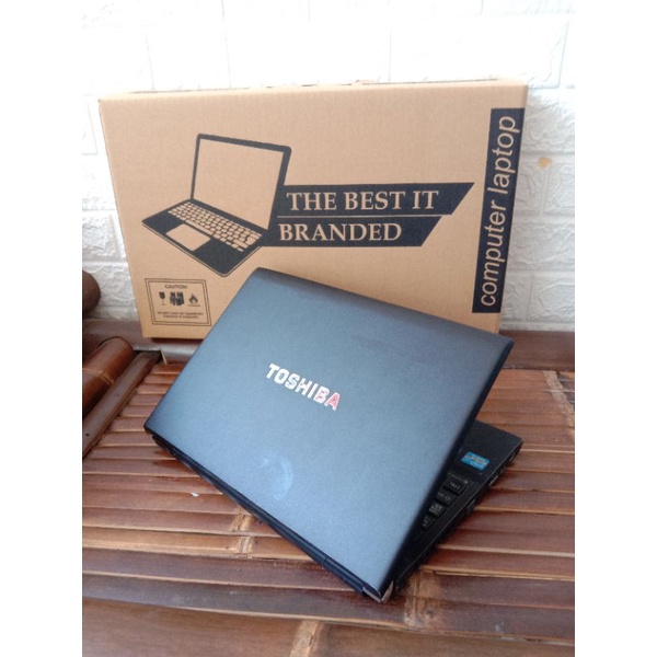 Toshiba core i5 second mulus dynabook r73.. ram 8 GB su