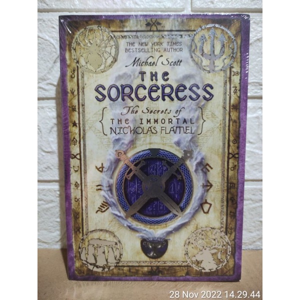 THE SORCERESS ( THE SECRETS OF THE IMMORTAL NICHOLAS FLAMEL)