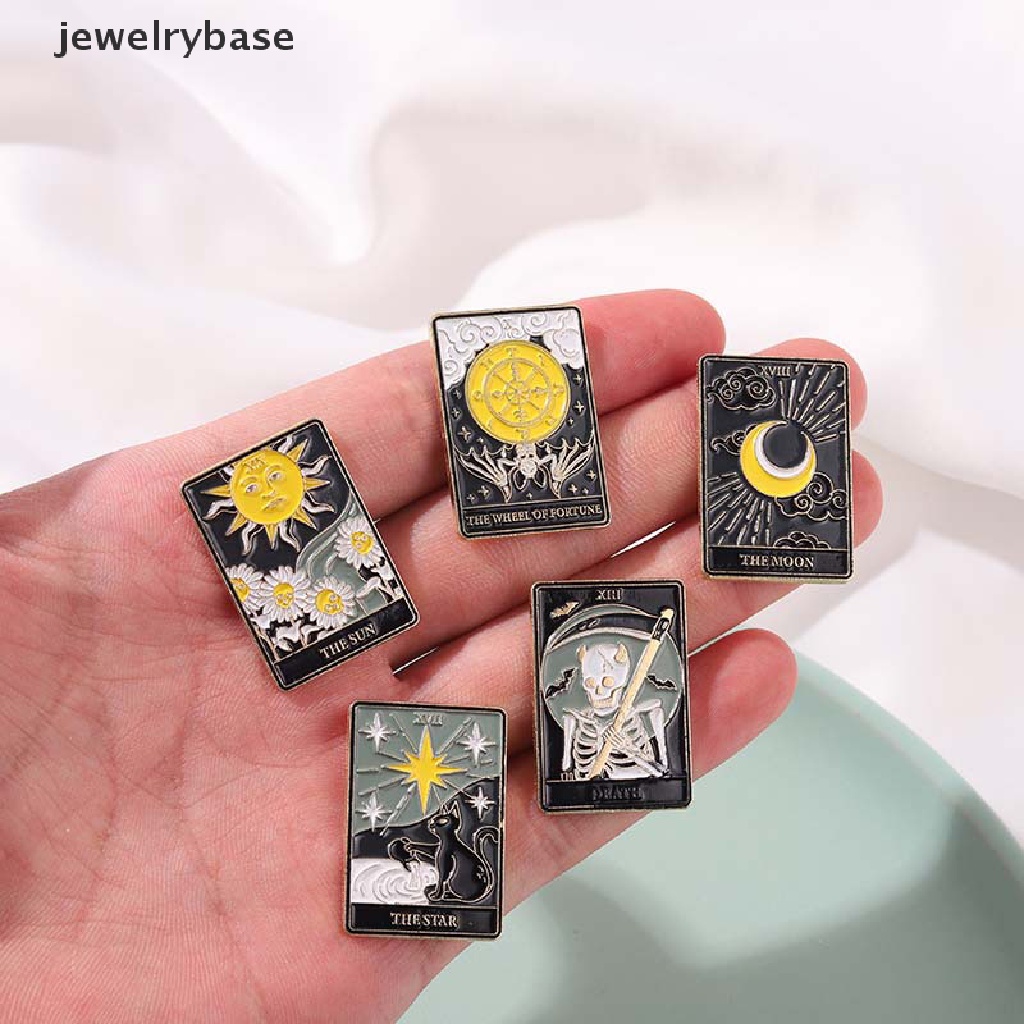 Bros Pin Enamel Desain Tengkorak Kelelawar Kartu Tarot Untuk Kerah Tas Ransel