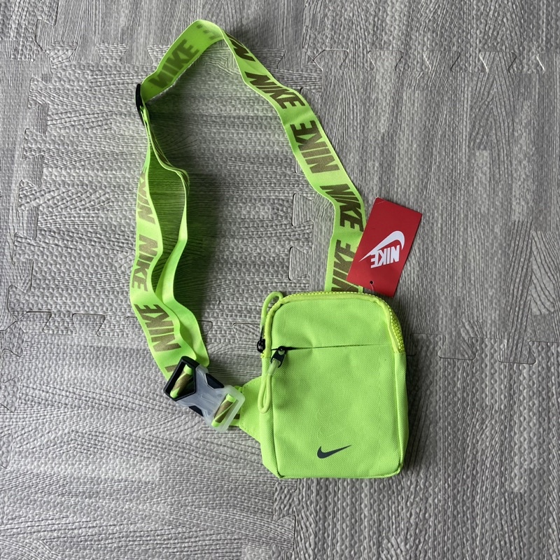 nike slingbag / waistbag neon