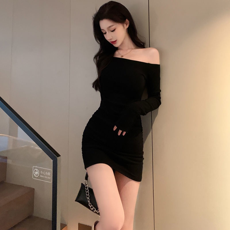 Gaun one-shoulder rok ketat wanita rok seksi tas pinggul orang kecil cahaya akrab gaya hot girl internet selebriti memakai gaun hitam kecil