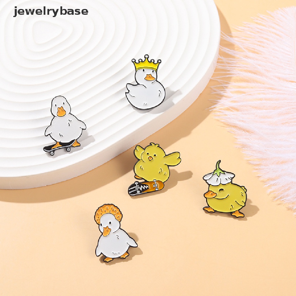 Bros Pin Enamel Desain Hewan Bebek Ayam Skate Naughty Bebek Angsa