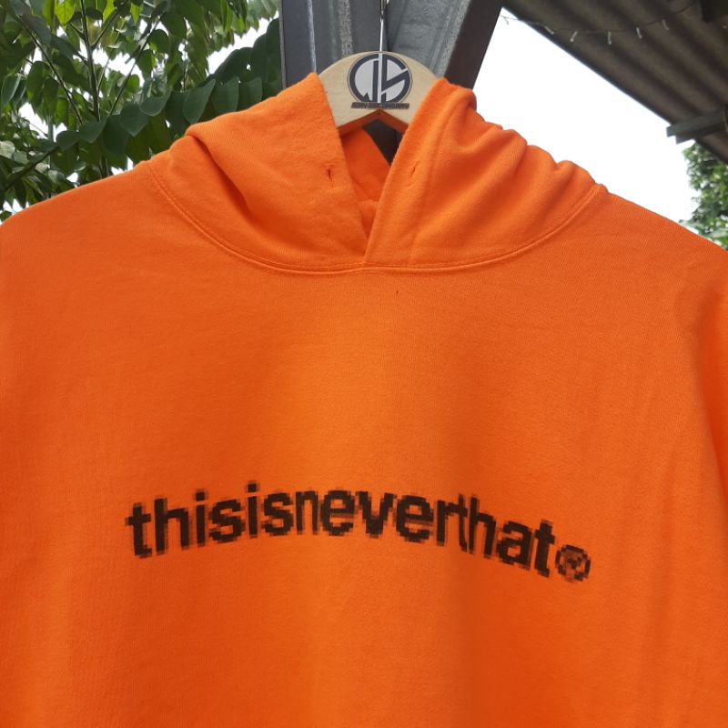 HOODIE SECOND BRANDED . HOODIE THIS IS NEVER THAT SECOND