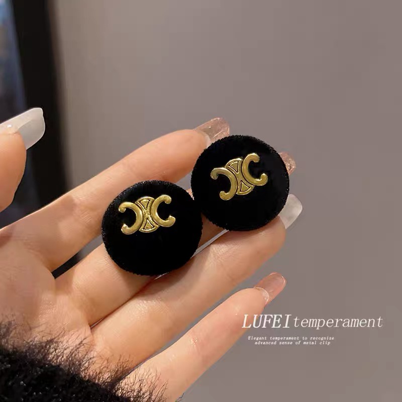 Anting Bentuk Bulat Motif Tulisan Warna Hitam Gaya Retro Untuk Wanita