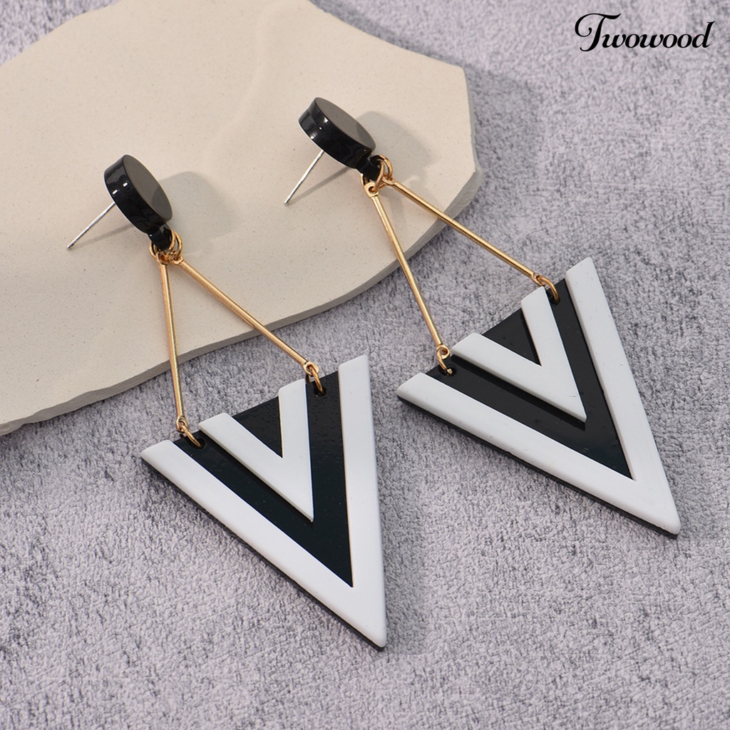 1 Pasang Anting Stud Panjang Bentuk Segitiga Geometris Electroplating Warna Kontras Untuk Wanita