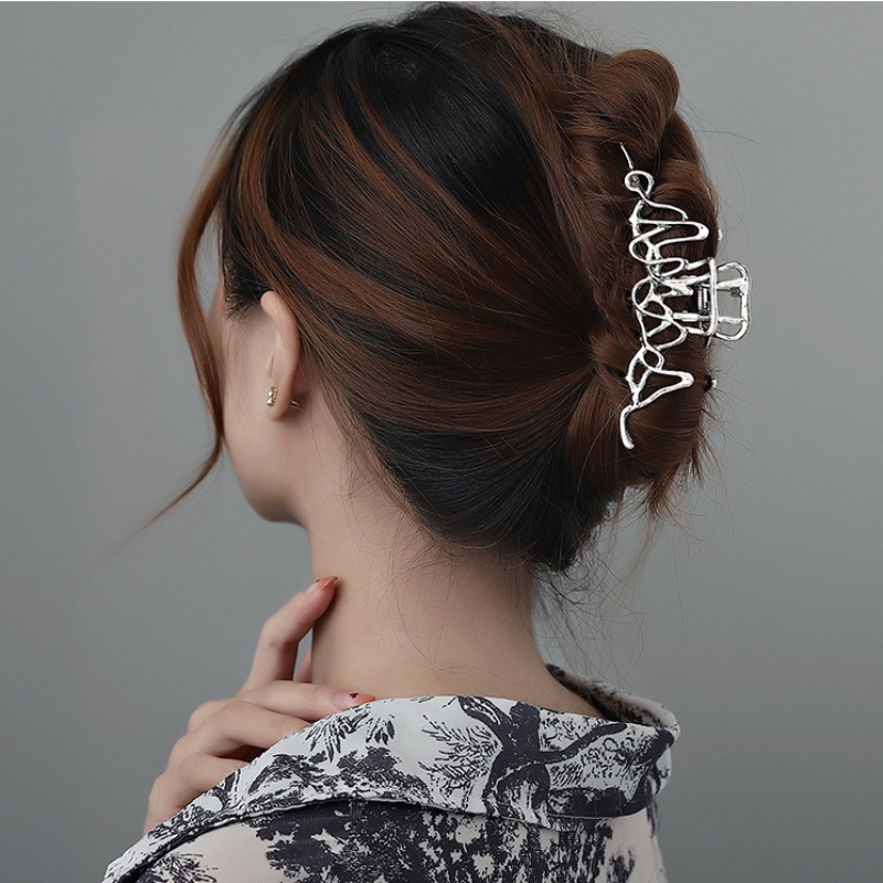 We Flower Jepit Rambut Bentuk Bunga Bahan Metal Warna Silver Anti Slip Untuk Wanita