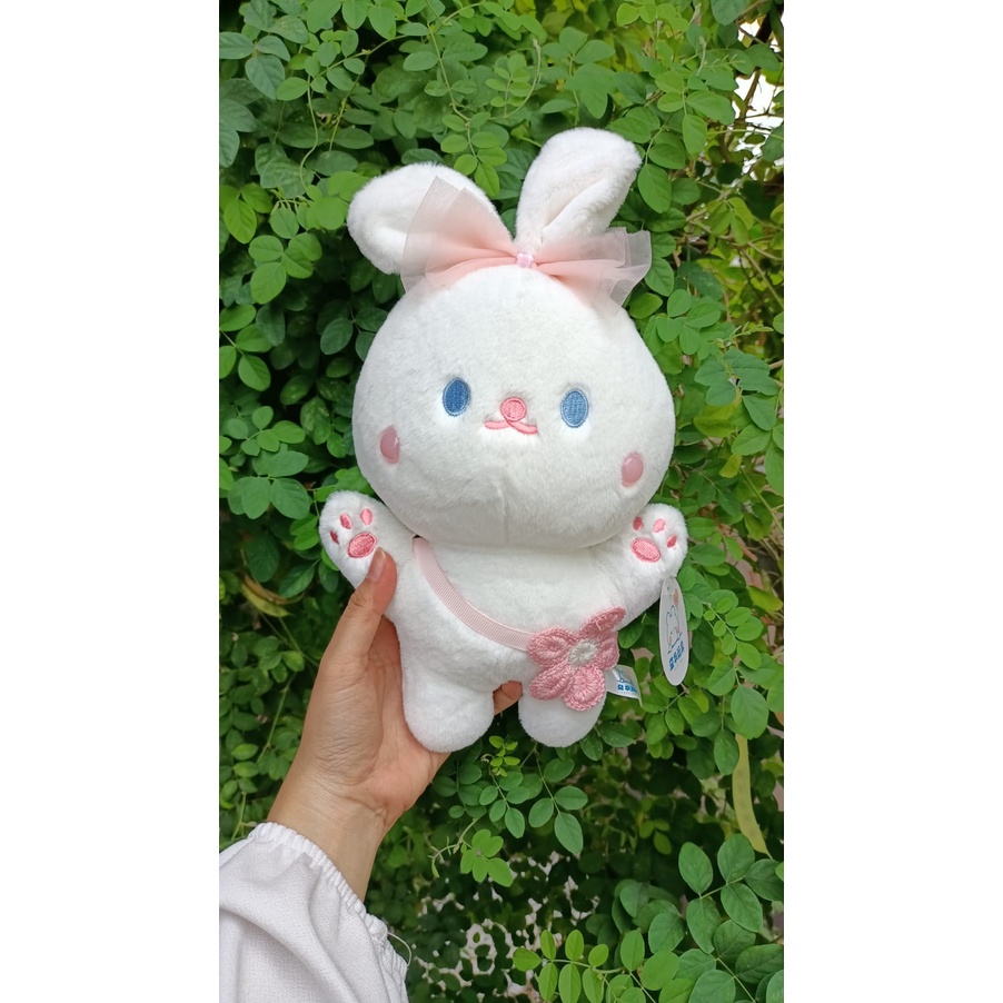 Boneka Bunny Pakai Tas Bunga Bahan Plush