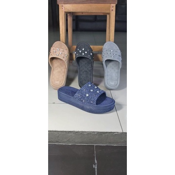 QQ10- Sandal Tebal Karet Wanita Empuk Anti Selip Slipper