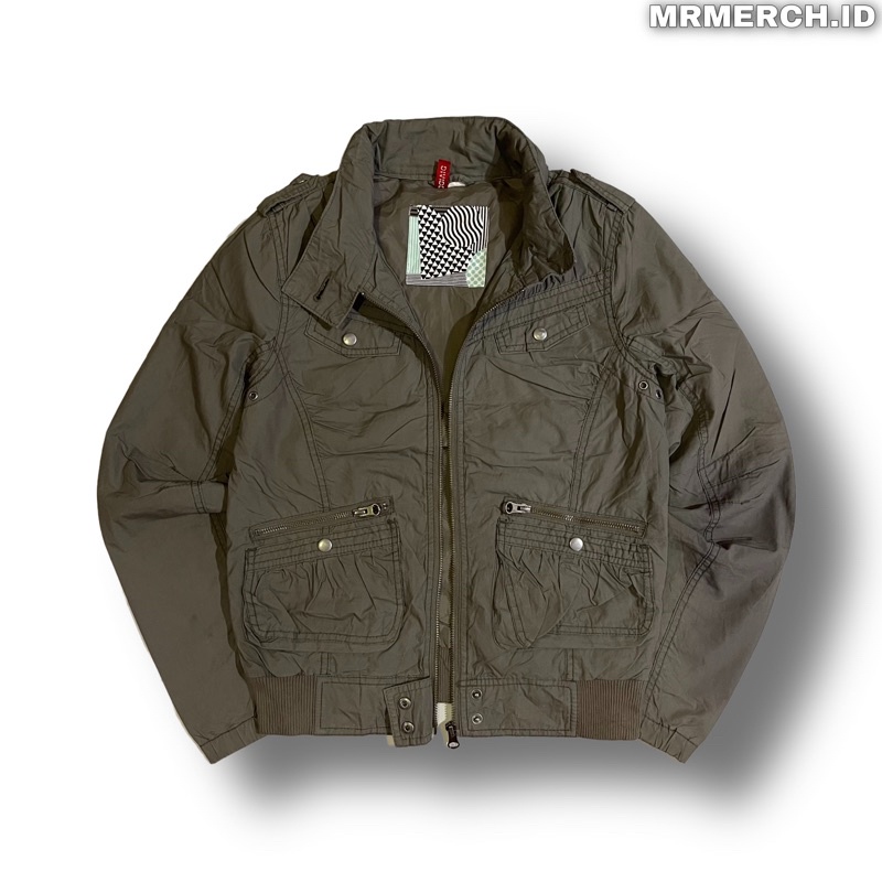 DIVIDED H&M / HIDDEN HOODIE  SIZE : S to M CHART : P60 x L48