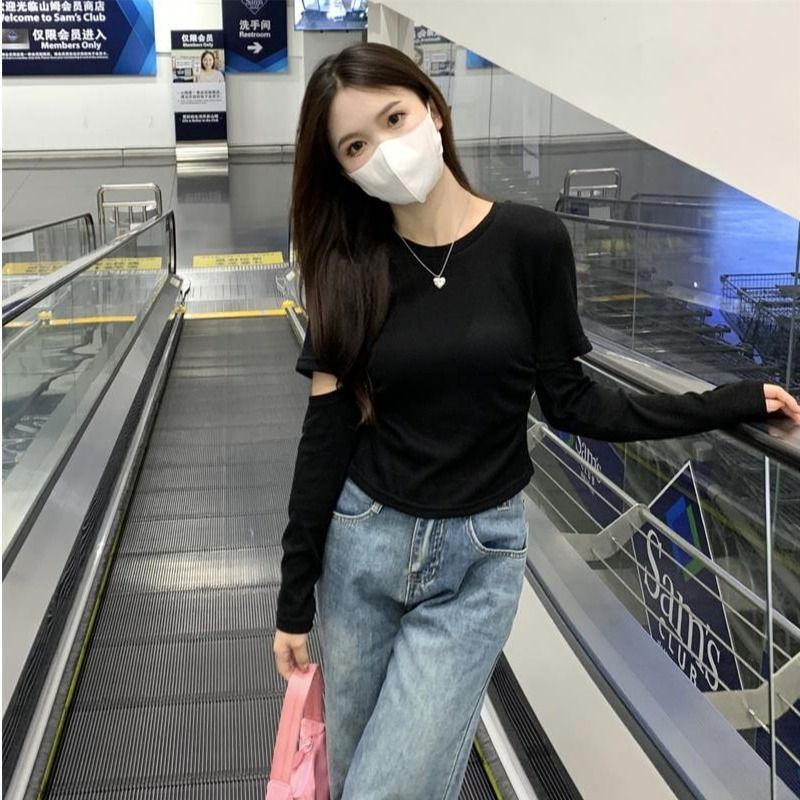 Red Musim gugur hot gadis berongga rasa desain versi Korea dari ceruk chic top wanita 2022 baru lengan panjang musim dingin bottoming T-shirt