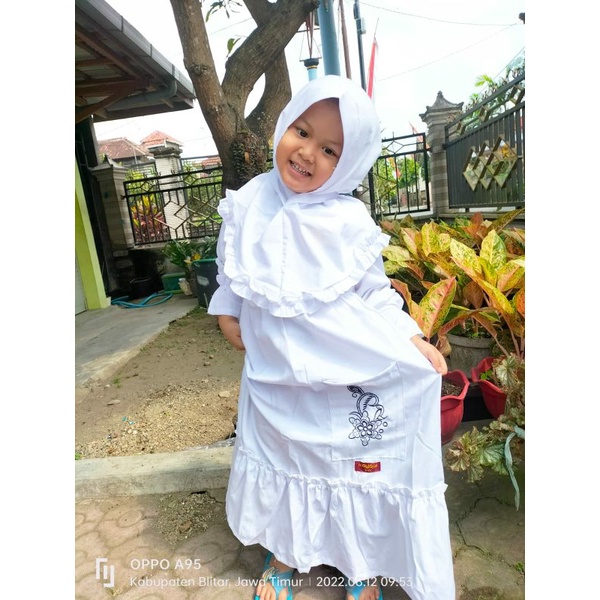 GAMIS ANAK PUTIH PUTRI  usia 3 - 14  thn bahan katun lgkap plus hijab harga promo original maulana