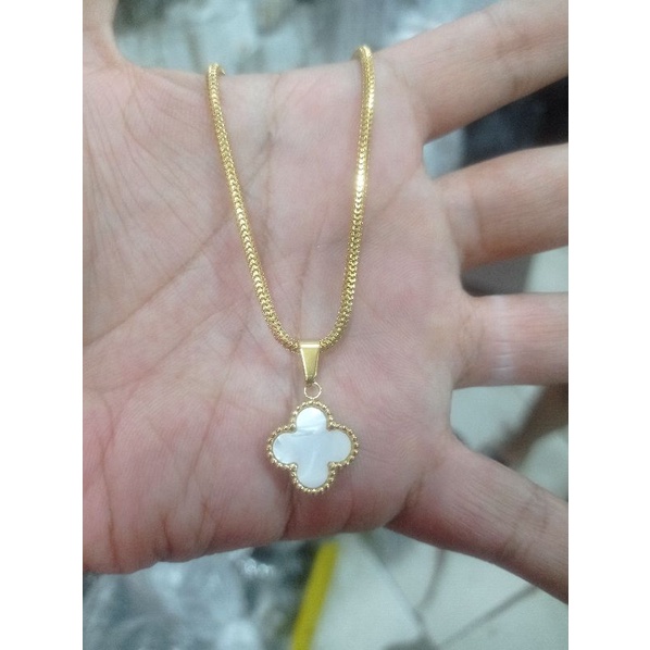 kalung titanium liontin white