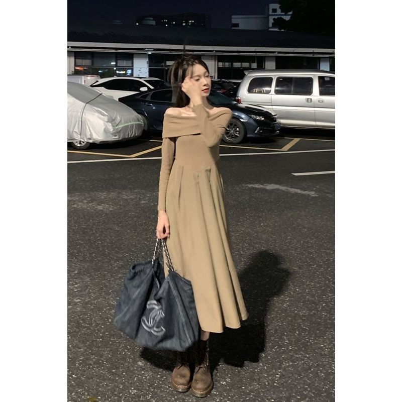 Satu Bahu Lengan Panjang Gaun Wanita Musim Gugur 2022 Baru Gaya Perancis High-End Temperamen Pinggang Pinggang Slimming Slim gaun