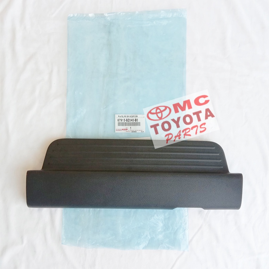 Plate Scuplate Penjepit Karpet Pintu Depan Kanan Rush Terios 67913-BZ040-B0