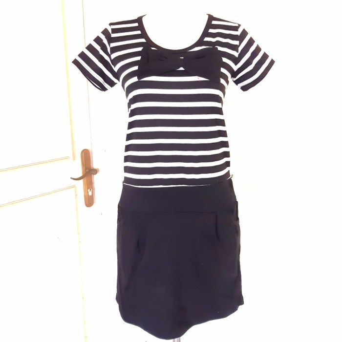 Midi Dress Lengan Pendek Garis-garis Hitam Putih Rok Hitam