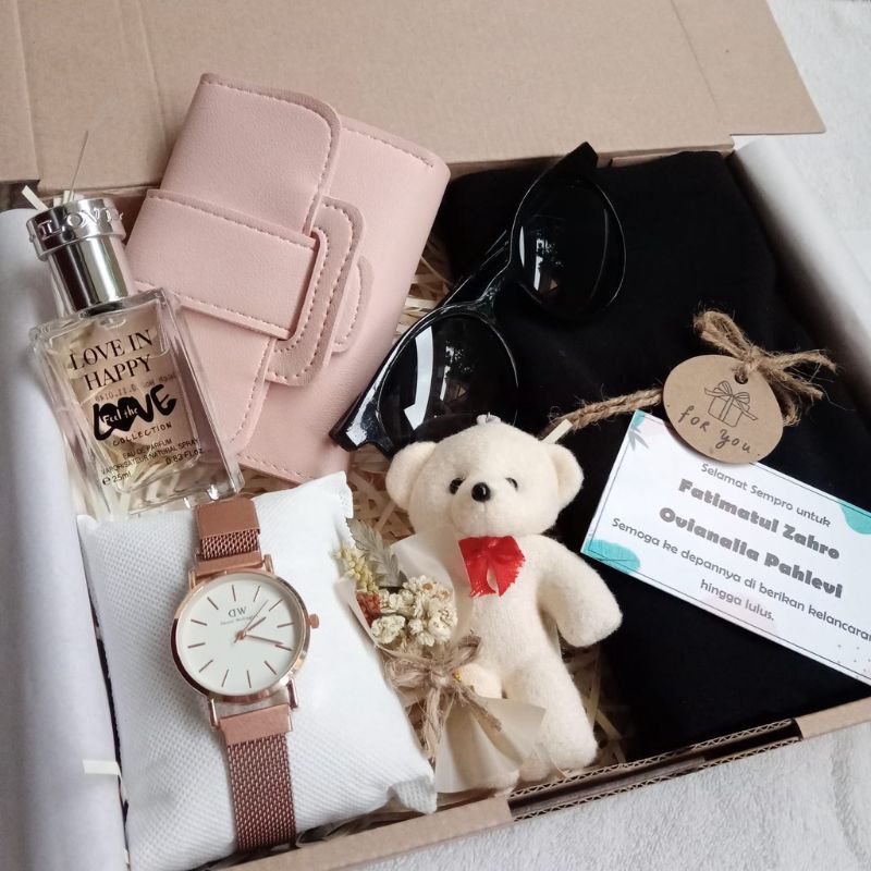

aenkgift ~ Hampers Gift Box Premium Kado Cewek Untuk Ultah Wisuda Wedding Anniversary