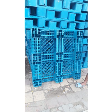 Palet plastik bekas sangat berkwalitas UK 120x100x16. tipe M maximal 3ton