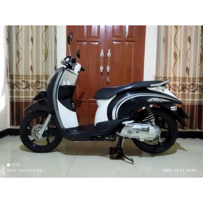 STIKER STRIPING MOTOR SCOOPY CARBU 2012 HITAM LIS PUTIH