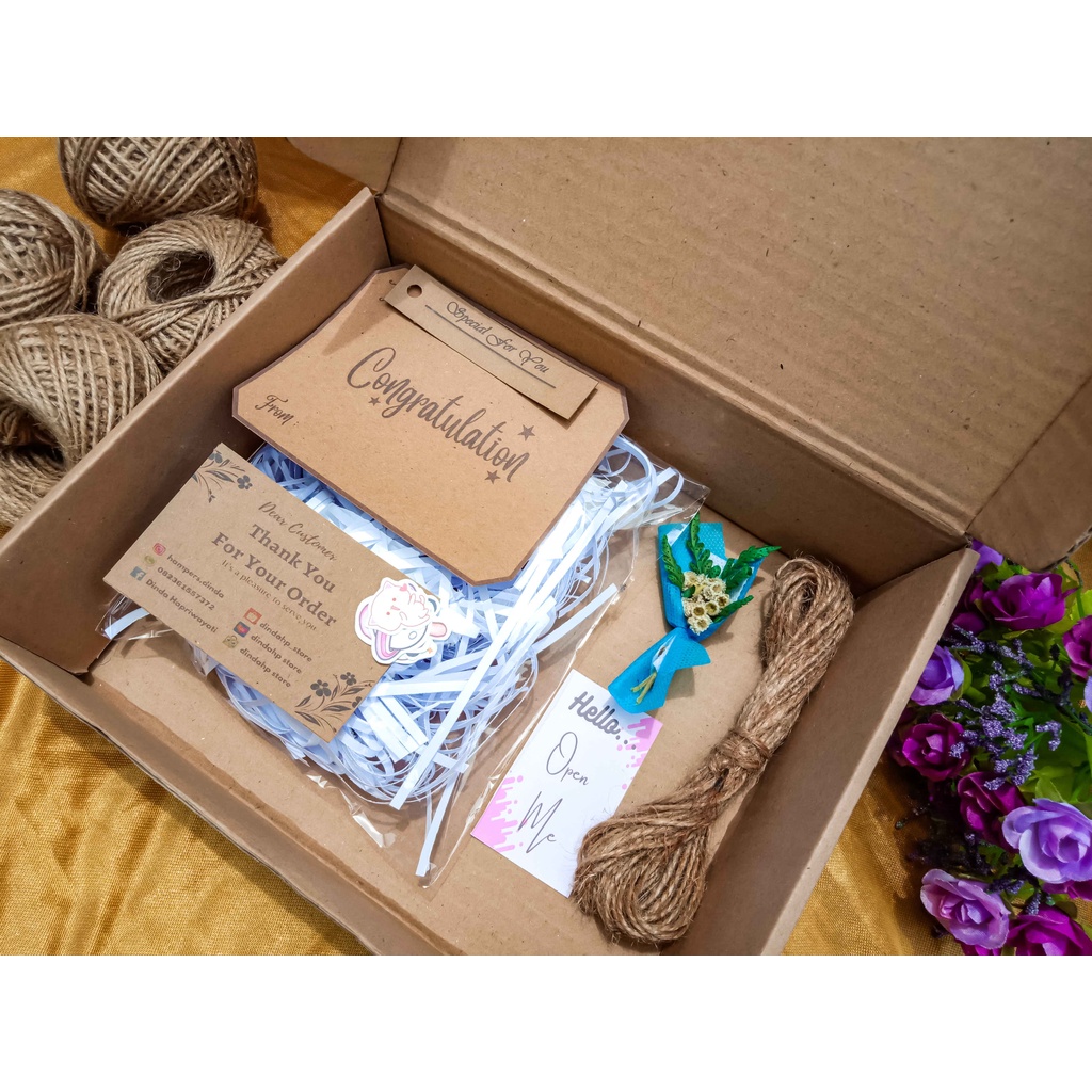 

Box Hampers / Kotak Kado Uk.26x26x10 (Ulang Tahun, Wisuda, Anniversary, dll)