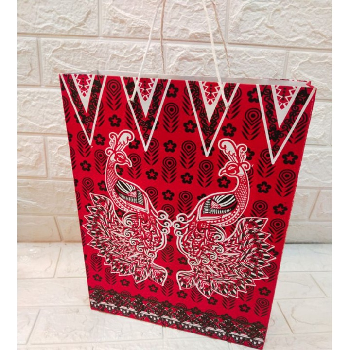 

PAPER BAG UK.36x28x10 cm MOTIF BATIK. 1 PAK ISI 12 pcs