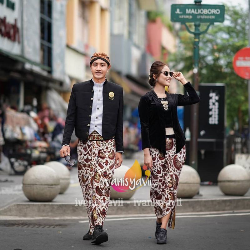 Set Prewed Baju Adat Jawa - Banyak Pilihan Model / Nuansa Hitam - Motif Lengkap