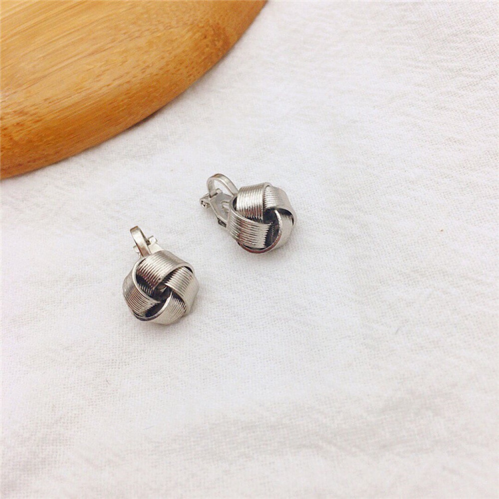 Anting Klip Tanpa Tindik Desain Geometri Twisted Bahan Metal Warna Goldsilver Untuk Wanita