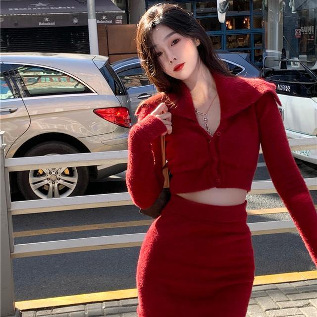 Red One-piece suit suasana Natal untuk manis gaya asing merah imitasi cerpelai bulu dengan kerah bahu tali setengah rok setelan pelangsing untuk wanita