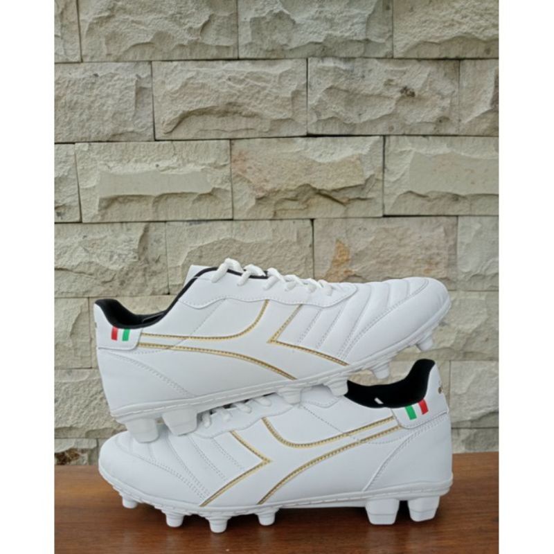 sepatu bola diadora terbaru(out sol sudah dijahit keliling)/sepatu bola diadora berkualitas jahitan 