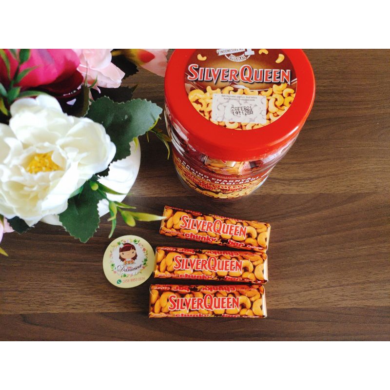 

.1 Toples Silverqueen chunky bar cahew chunky bar almond 30 gram isi 12 pcs ( ds bgr )