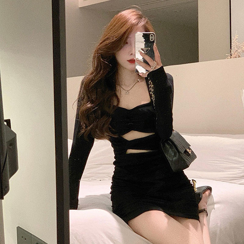 Suhao Pure Desire Style Hot Girl Hollow Outfit Ketat Paket Hip Dress 2022 Musim Gugur dan Musim Dingin Royal Sister Desain Rasa Lipatan Pelangsing Gaun Hitam Kecil