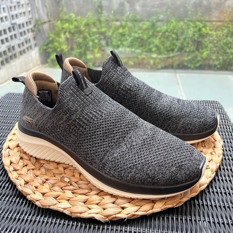 Sepatu Skechers Men (232337)