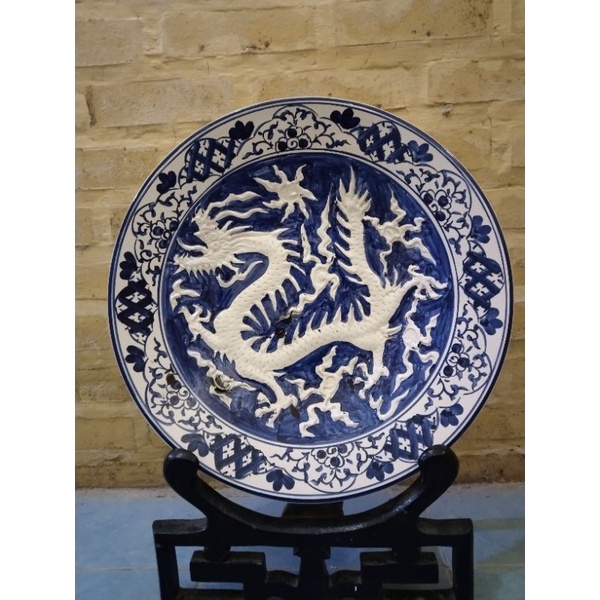 Piring Keramik Naga Timbul