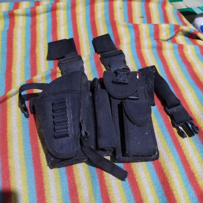 Holster Universal Handgun Pistol dengan kantong Magazine