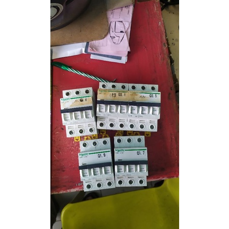 Mcb Schneider Elektrik 3 Phase 16 Dan 32 Amper Bekas