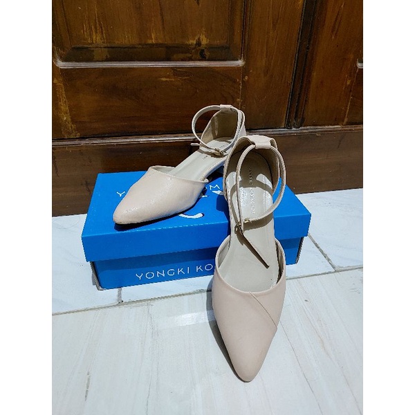 (Preloved Like New 2x) Sepatu Heels Yongki Komaladi Ukuran 38 Warna Cream - Original Beli di ramayan