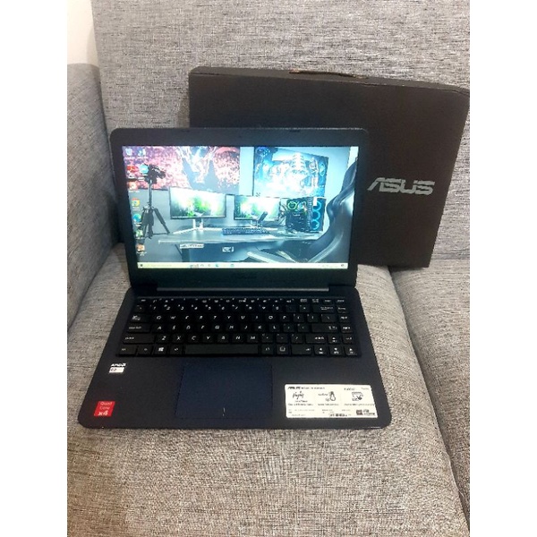 Laptop Asus E402W AMD E2 QuadCore Slim Seri Muda Ram 4 HDD 500 Mulus Like New Fullset