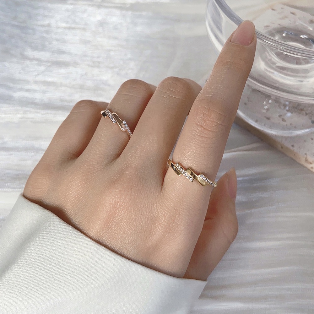 Cincin Kristal Berlian Bahan Titanium Steel Warna Rose Gold Gaya Korea Untuk Wanita