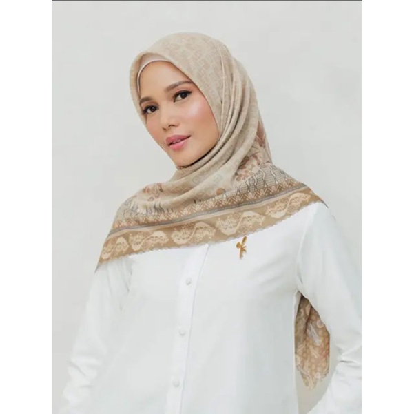 Magnolia Scarf - Wearing Klamby