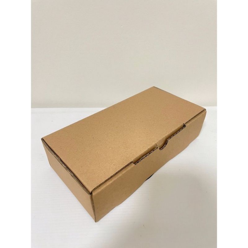 

BOX HAMPERS