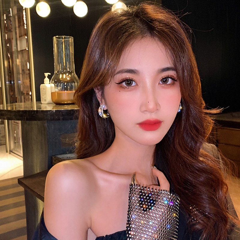 Anting Stud Kristal Zircon Bentuk C Warna Silver Gaya Korea Untuk Wanita