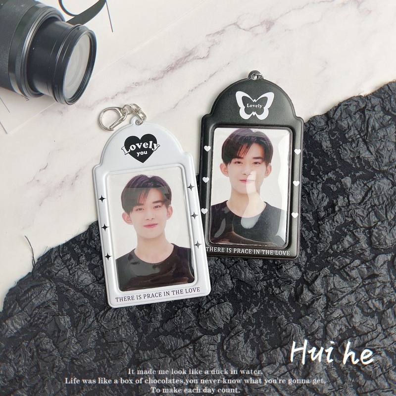 Ins Card Holder dengan Rantai Hitam &amp; Putih Photocard Protector Idol Photo Sleeves Bus ID Bank Card Bag Liontin