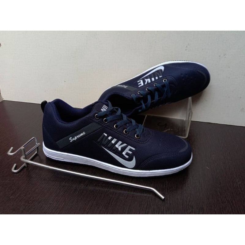 sepatu Nike jogging