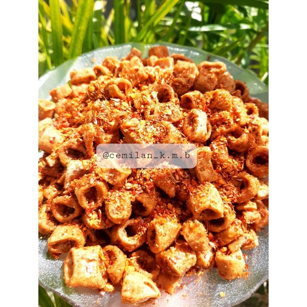 kripik sotong pedas  dan siomay kering pedas berat 250g