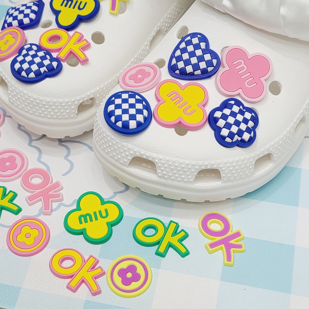 aksesoris wanita sendal crocs wanita aksesoris diy ins crocs jibbitz【sepatu tidak termasuk】